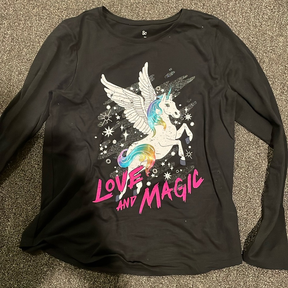 Unicorn t shirt barely worn